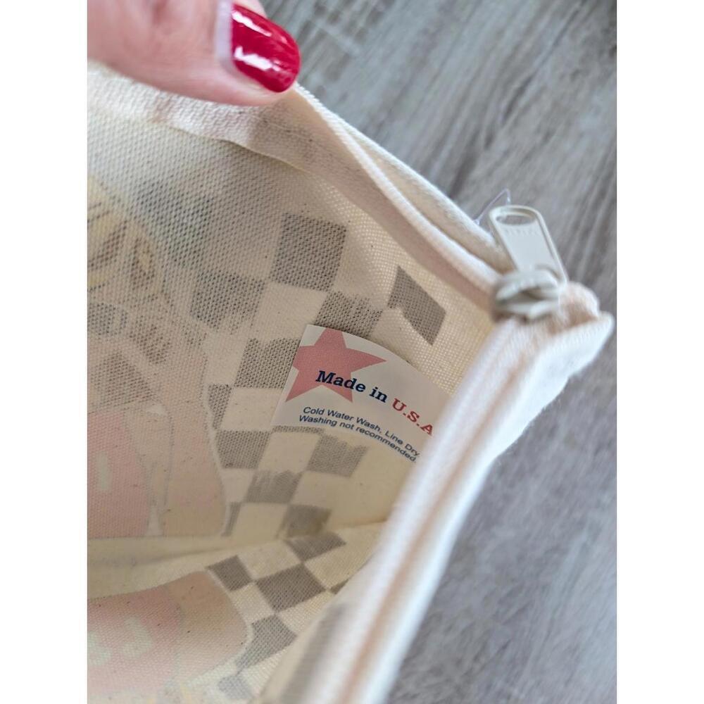 NWT Taylor Swift Make Up Bag 1989 Taylor Swift With Sunglasses By The Found - Picture 4 of 4